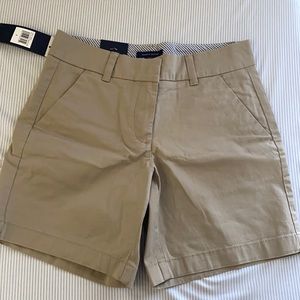 BRAND NEW: Tommy Hilfiger Women MIDI shorts khaki